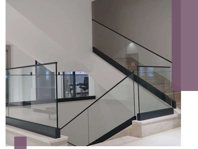 Стеклянные перила премиум-класса с установкой в Краснотурьинске