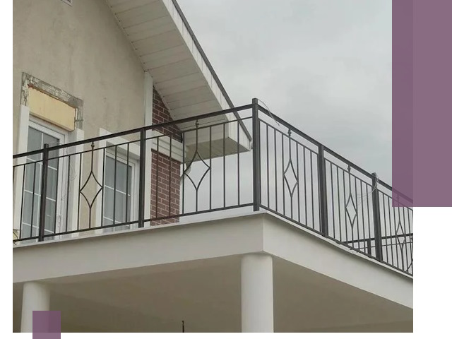 Изготовление балконных ограждений в Краснотурьинске из металла и стекла