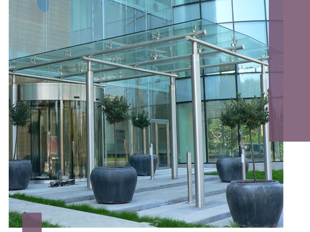 Навесы из стекла на заказ в Краснотурьинске — монтаж и установка