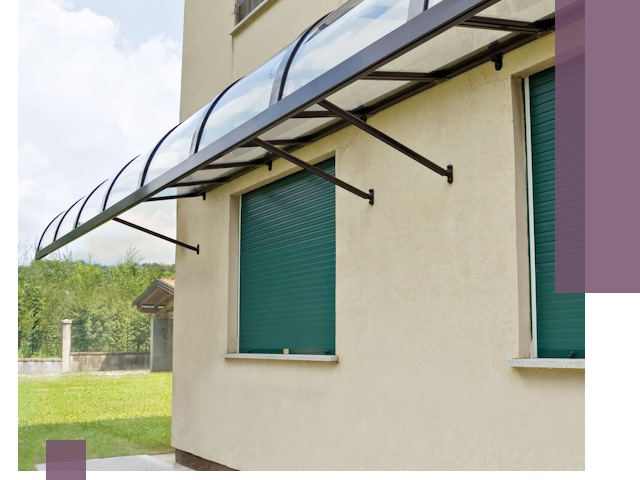 Козырьки над окнами в Краснотурьинске — изготовление и монтаж по выгоде